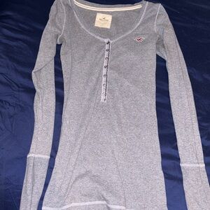 Grey hollister long sleeve tee super stretchy!!!